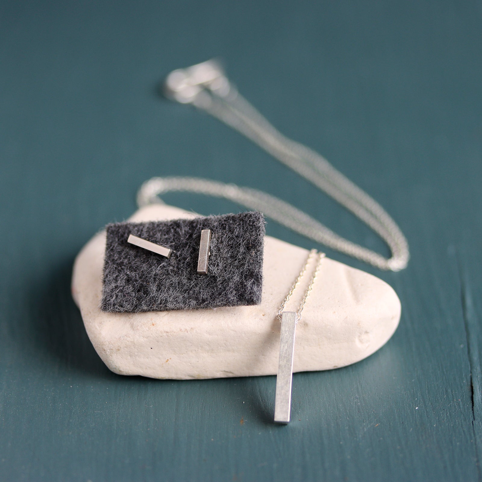 Grava Necklace & Bit Posts Set